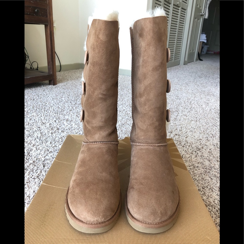 🤩 UGG Bailey Button Triplet Boot 🤩 - Picture 5 of 8